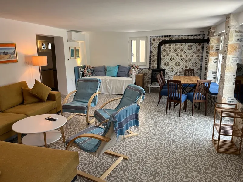 Amalia Garden Apartment, Wohnzimmer